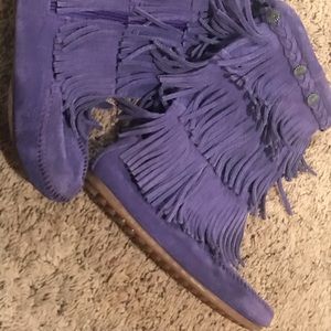 Minnetonka Boots Size 3